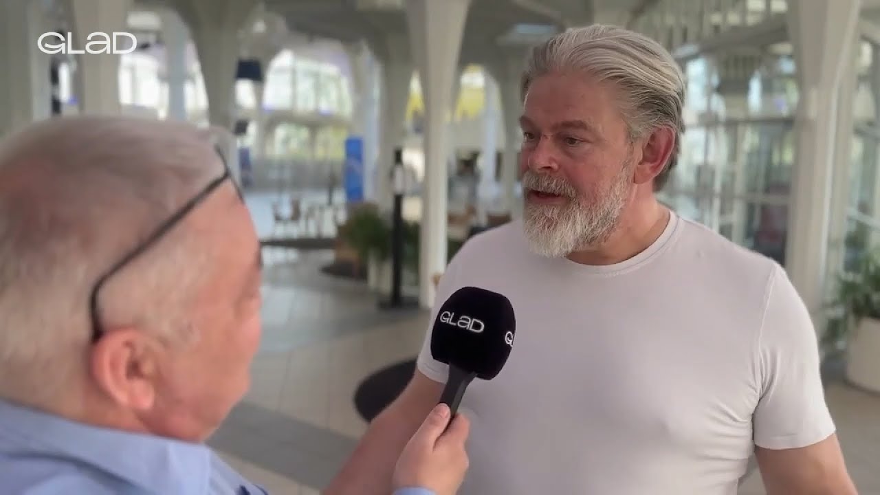 Per Rosenberg Per Rosenberg interviewer Stig Rossen om “den sidste musical” - YouTube