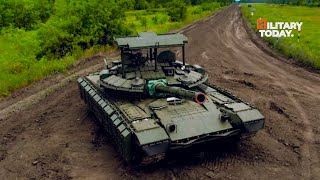 Российские танки Т-80БВМ уничтожают бронетехнику Украины