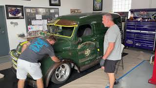 Applying Poppy’s Patina Wipe On Gloss Clear Coat to “Vango” before #MoparNationals 1948 Panel Van.