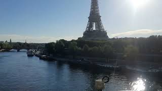 Le Pont Bir Hakeim et la Tour Eiffel, ligne 6, juin 2022
