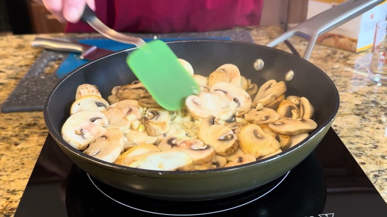 Sautéd Mushrooms with White Wine and Garlic 