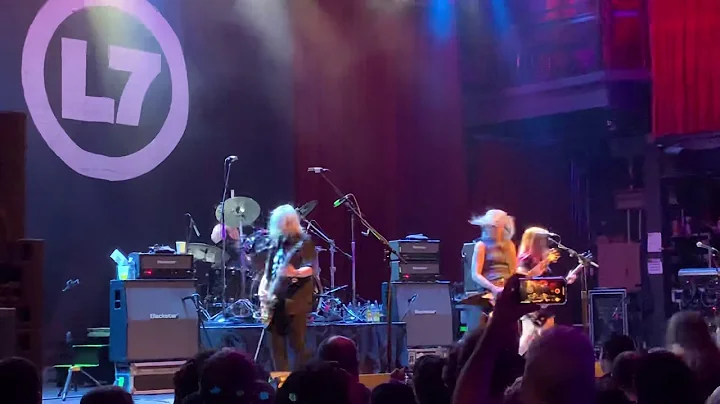 L7- Pretend We’re Dead