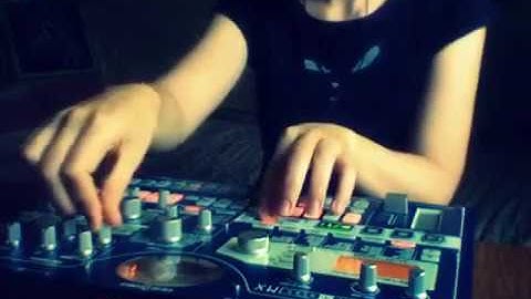 Abstract Techno Improvisation with Korg EMX-1