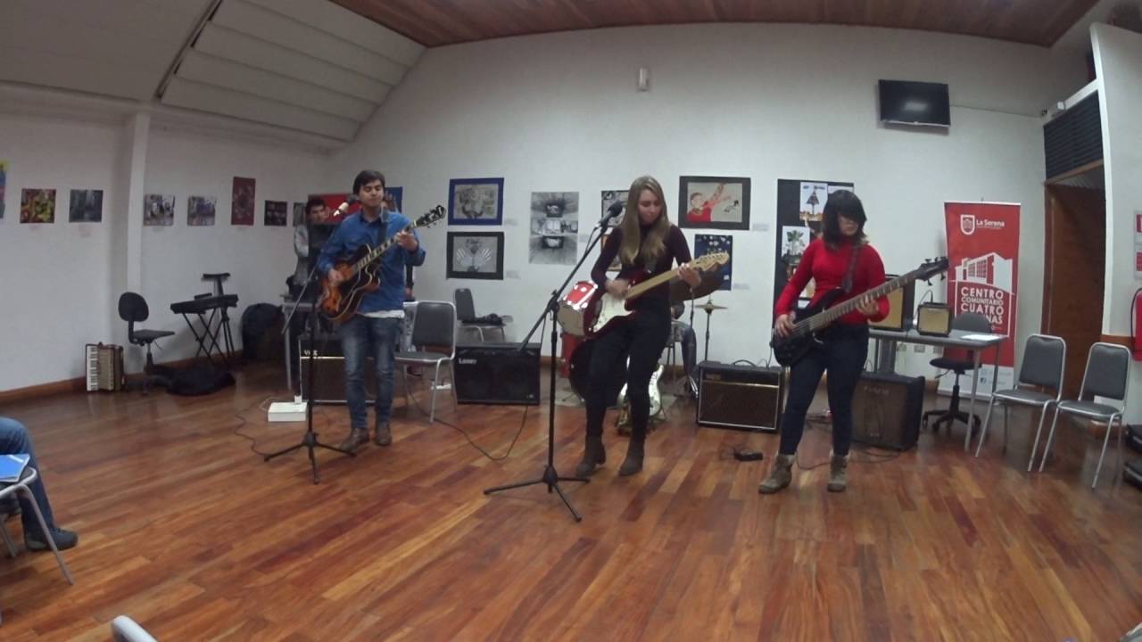 Primera presentación de Banda Tributo a Los Beatles video phone é a continuação de telephone