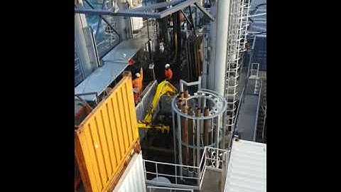 Active heave compensated platform for geotechnical drilling