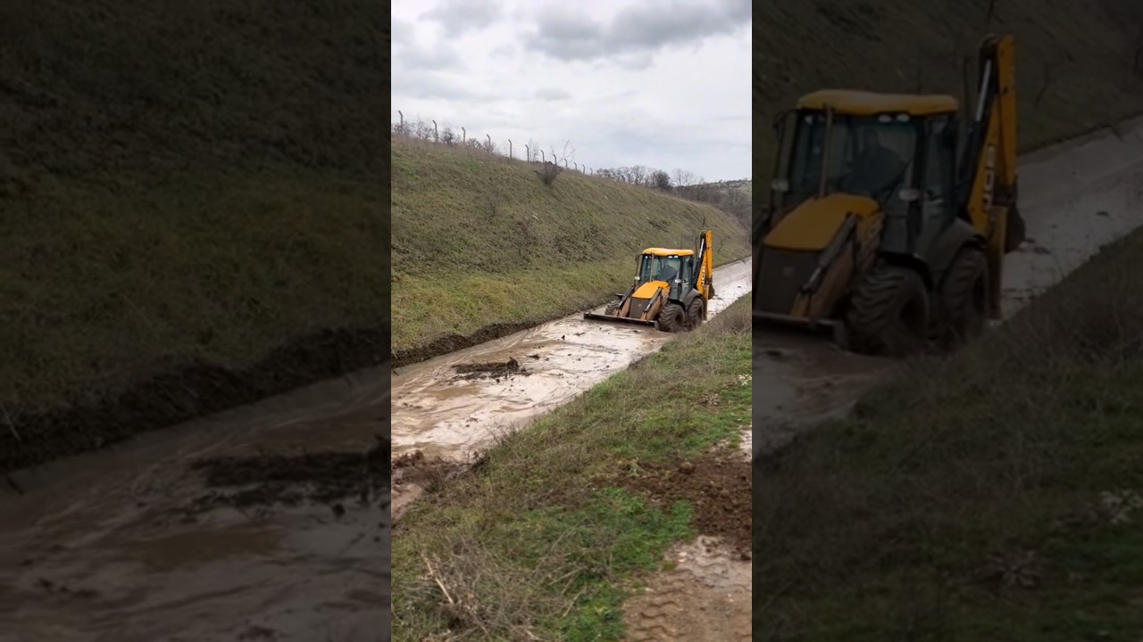 The excavator is cleaning the water channel.