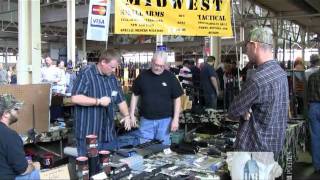 Santorum at Des Moines gun show