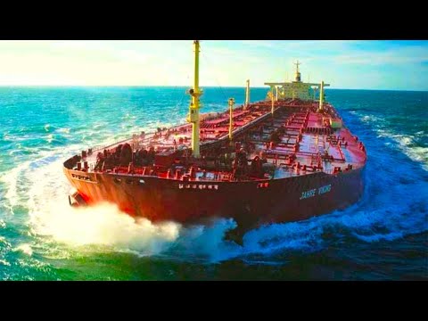 Видео: Насколько велики нефтяные танкеры?