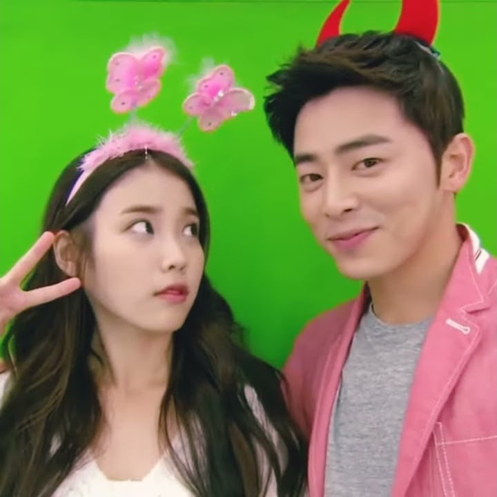 He kissed iu 😘💋