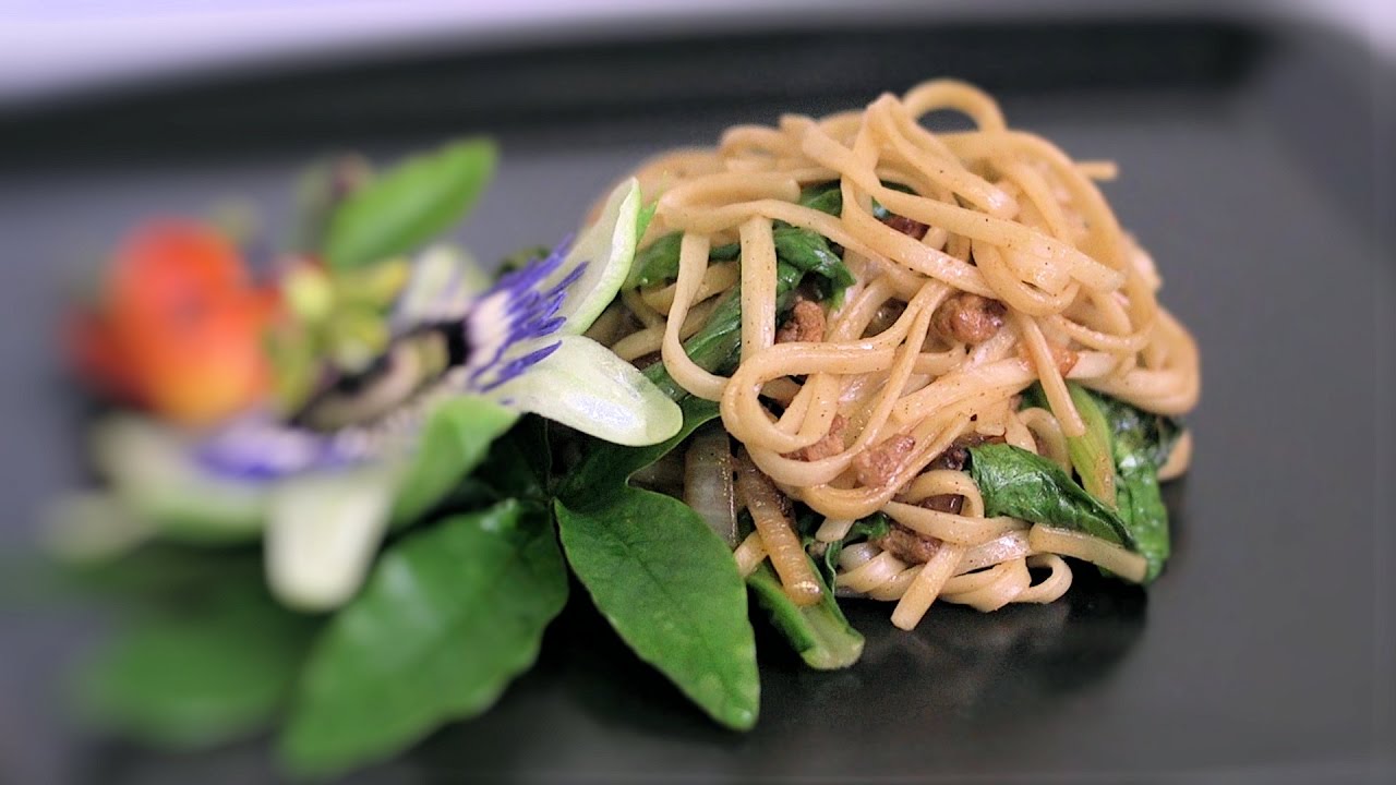 Chinese Mincemeat & Spinach Noodles (Asian Style Cooking Recipe) YouTube