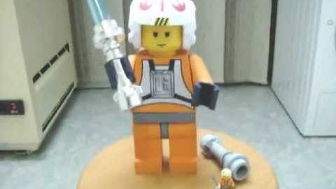 Papercraft LEGO Star Wars rebel pilot Luke Skywalker