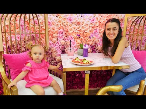 Sevcan Derin ile Pembe kafesine gidiyorlar! Anne Vlog. Bebek bakma videosu