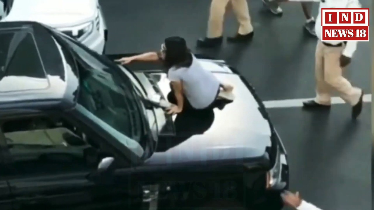 Wife fights with husband on road in mumbai YouTube