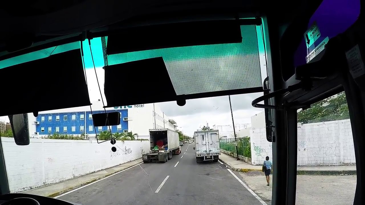 Llegando a la terminal de Playa del Cármen, Quintana Roo en ADO