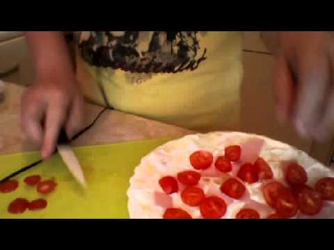Видео рецепт Лаваш с колбасой и помидорами