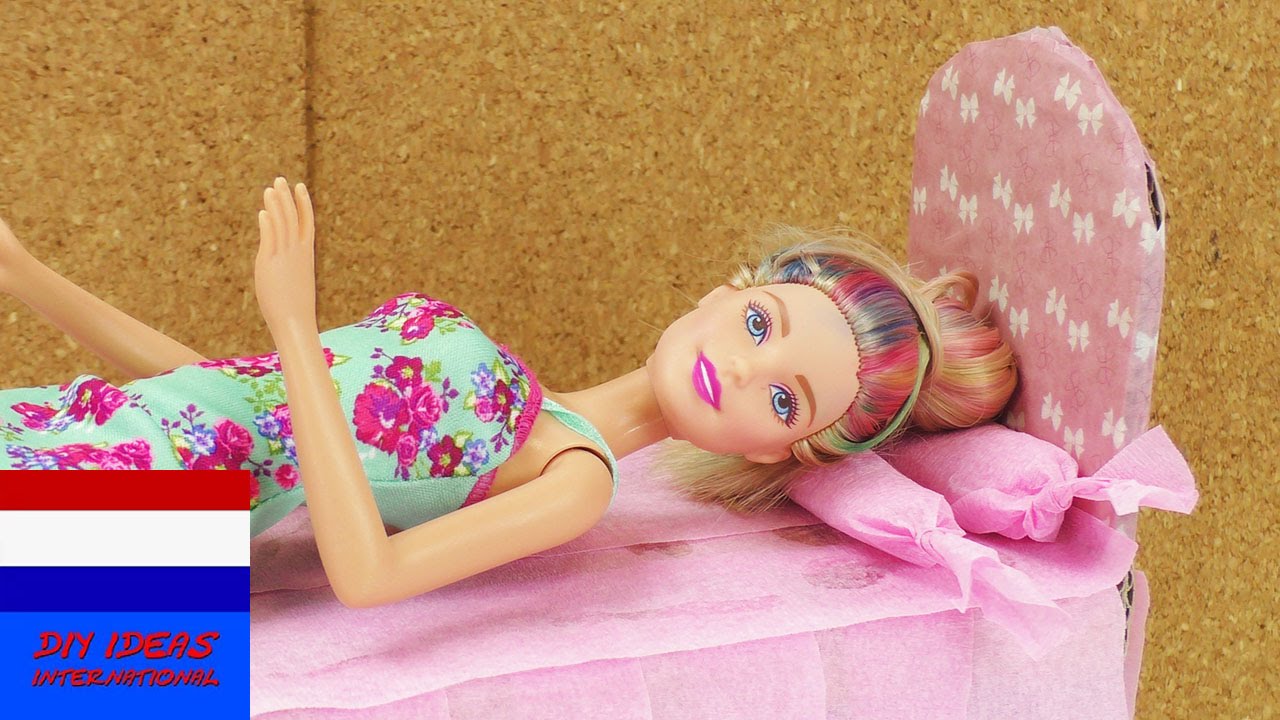 Wonderbaar zelf Barbie-bed knutselen | hergebruiken | kartonnen doos wordt SN-37