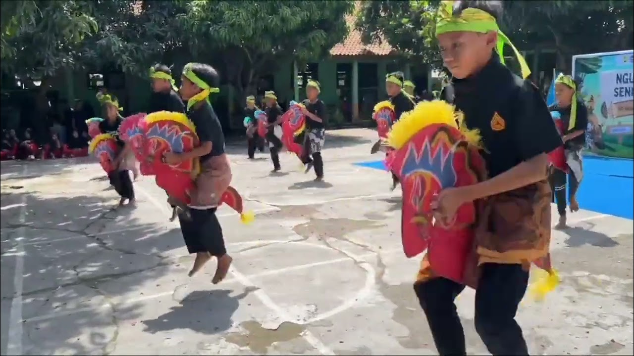 TARI JARANAN OLEH MURID KELAS 4 - NGURI-URI SENI BUDOYO SARENG SDN GEMOLONG 2