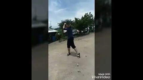 how to hit the golf ball in a professional way