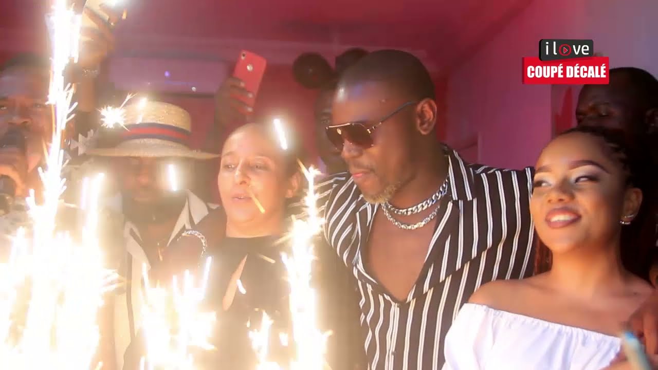 LA COUPURE DU GATEAU D'ARIEL SHENEY