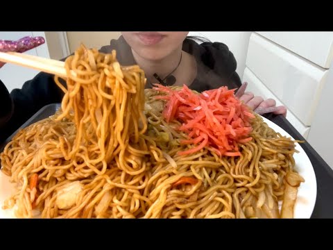 【ASMR】【咀嚼音】Stir-fried Noodles with Sauce and Rice！豚ホルモン焼きそば丼！