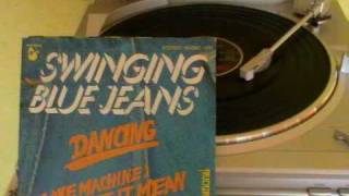 Video thumbnail of "SWINGING BLUE JEANS "Dancing""