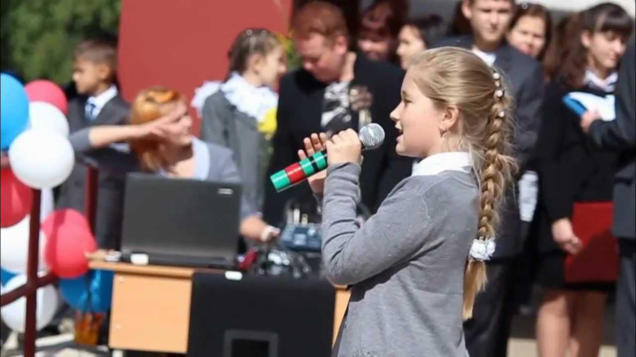 поронайск школа 7 2008. выступление на линейке. сентябрь выступать. 1 сентября. директор 33 школы смоленск.