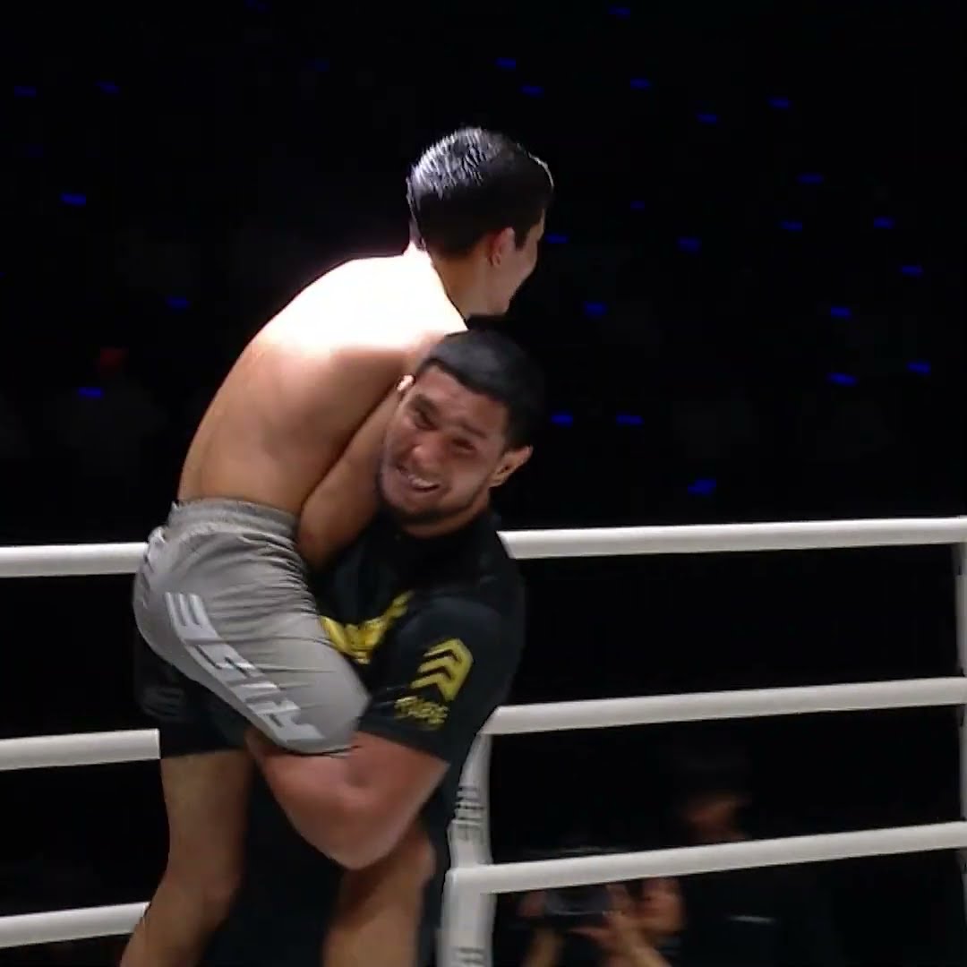 NO ESCAPE ? Avazbek Kholmirzaev kicks off ONE Friday Fights 90 with a rear-naked choke submission!