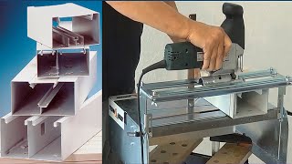 Gereedschap voor elektriciens - Zagen van kabelgoten van Hager Tehalit of Niedax en OBO Bettermann