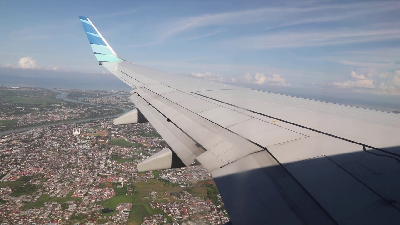 Pemandangan Kota Makassar saat mendarat Pagi Hari di Runway 03 UPG