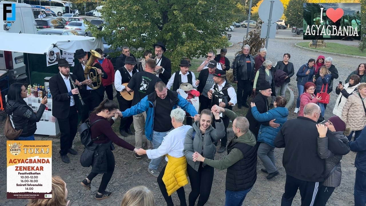 Szuper produkció az Agyagbandával 2025 10 04 — Tokaj Fesztiválkatlan parkolójában