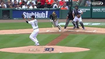 OAK@DET: Throwing error allows Reddick to score