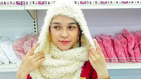 A Vietnamese girl demonstrates how to wear a "magic" scarf / Phu Quoc, Vietnam