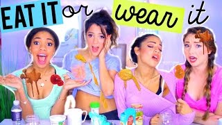 Video thumbnail of "EAT IT OR WEAR IT CHALLENGE | Niki and Gabi"