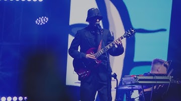 Azahriah - introvertált dal Live 1080p