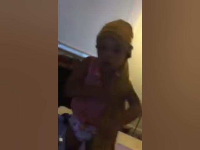 My sister dance to Cardi B Thru your phone