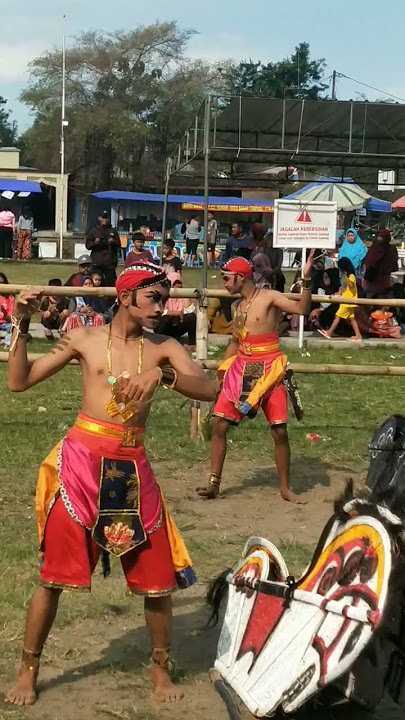 hayoo gerakane beda lho jgn ngelamun yak fokus fokus #keseniantradisional #jatilan #videoshort