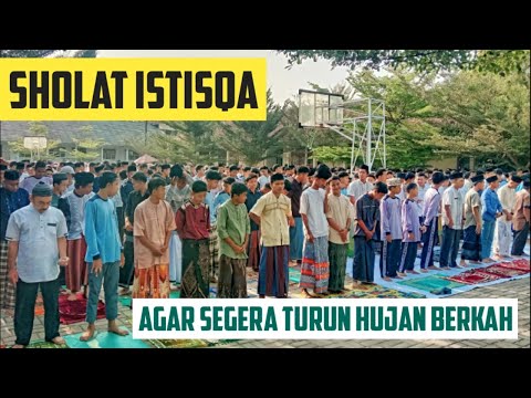 DAMPAK KEMARAU PANJANG, RATUSAN SISWA GELAR SHOLAT ISTISQA