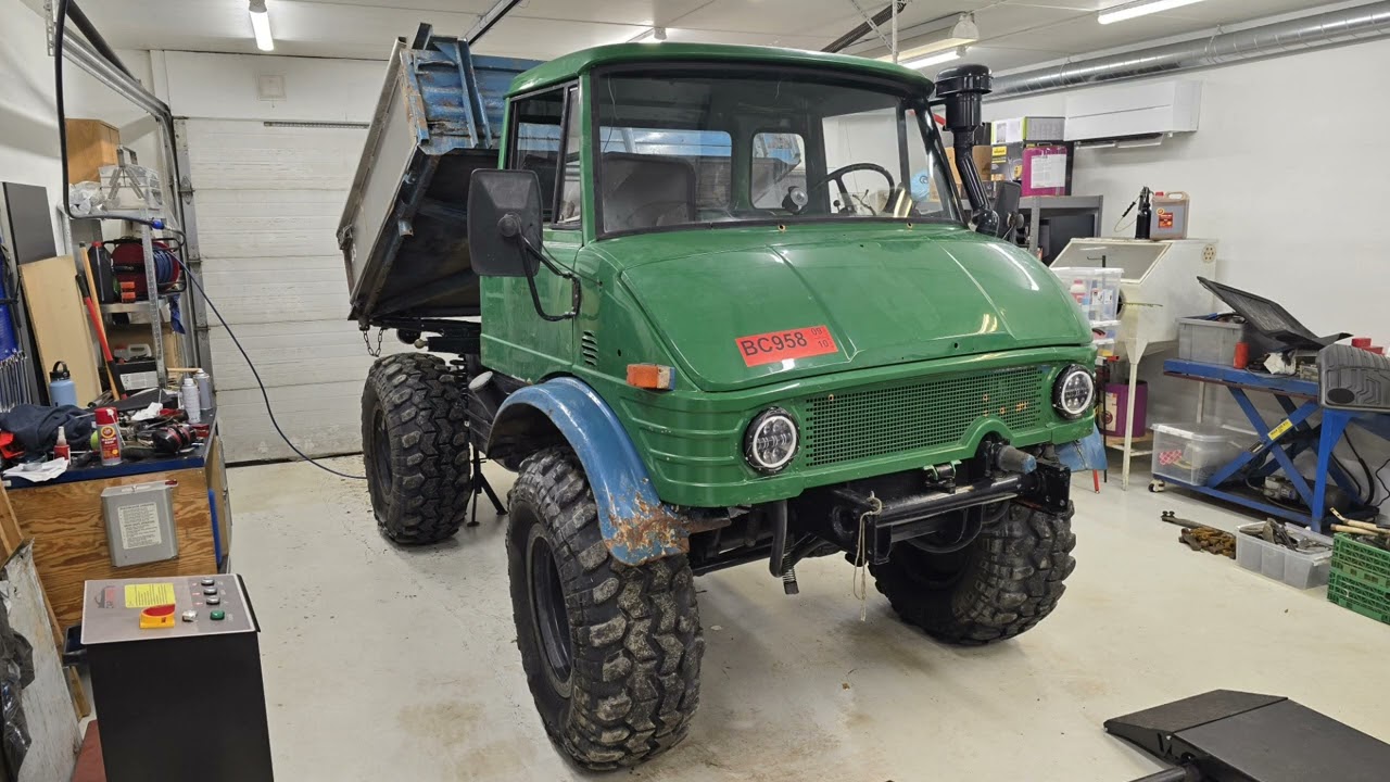 Unimog 406 repair is started