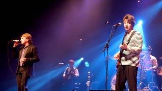 Bus Stop (Live) The Hollies chords