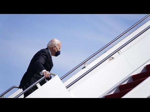 Video | ABD Başkanı Joe Biden uçağına binerken merdivenlerde düştü