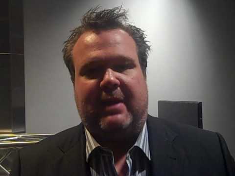 Modern Family's Eric Stonestreet cheers on Kansas ...