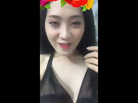 Nguyễn Vy live stream ngày mưa