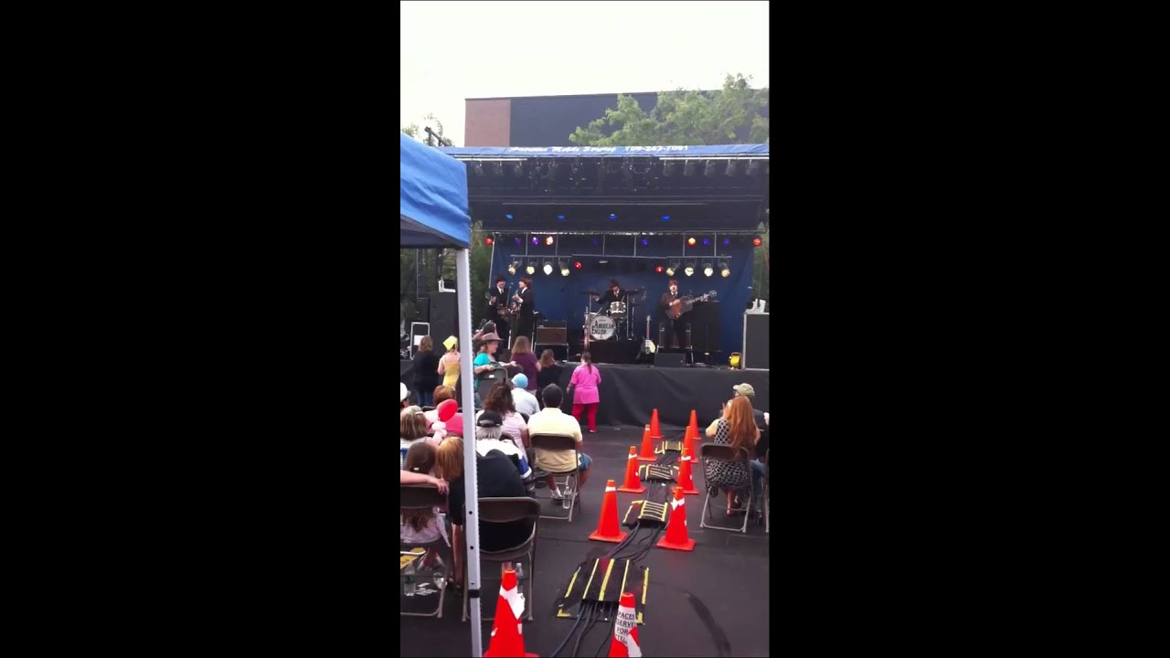 The Beatles help live in chicago