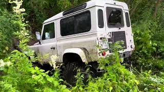 Jeep Wrangler Rubicon (no portal) vs Land Rover Defender 90 on portal axles