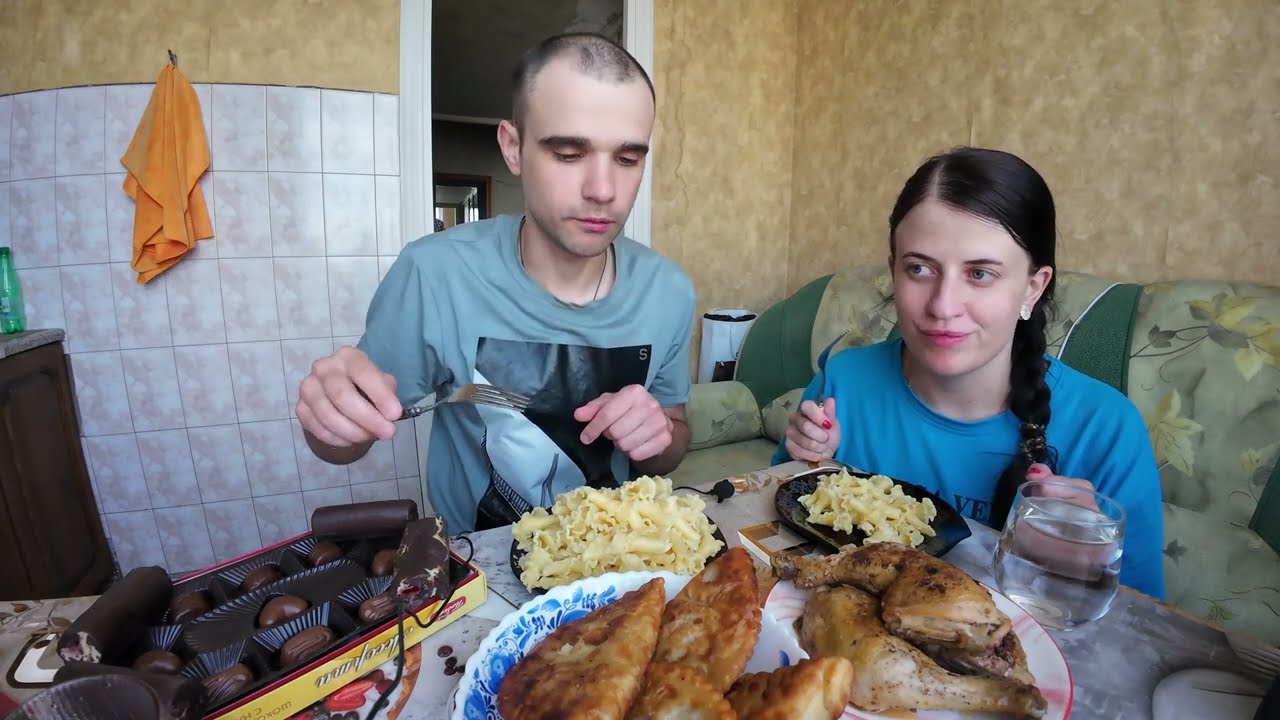 МУКБАНГ С ВАРЕЙ / МАКАРОНЫ / КУРИЦА ЖАРЕНАЯ / ЧЕБУРЕКИ / МОСКВА / EATING Mukbang ASMR АСМР 먹방