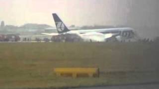 Plane carrying 230 makes emergency landing in Warsaw Reuters.flv