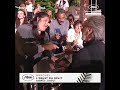 Séance de dédicace de Daniel Auteuil avant la montée des marches pour L'OBJET DU DELIT d'Agnès Jaoui