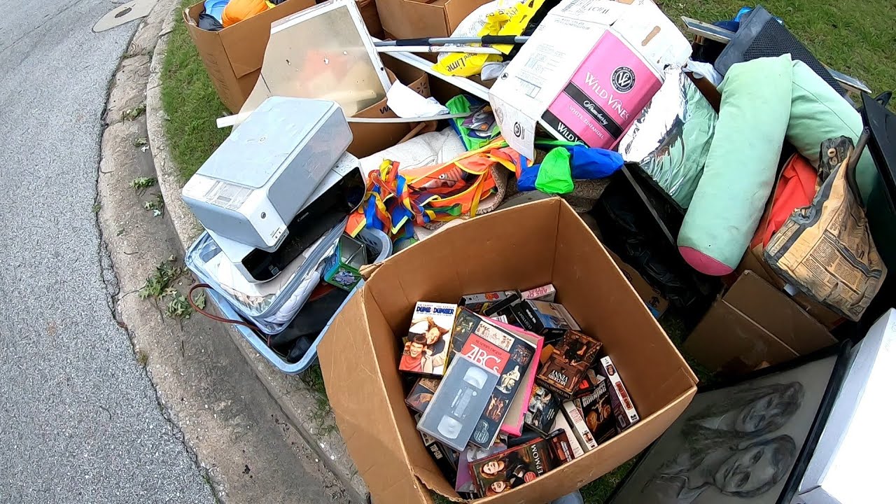 En otra búsqueda más de cosas que tiran en la basura - YouTube