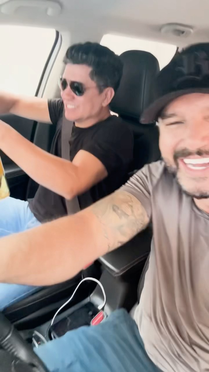 Quando toca Uma Estranha no som do carro, não dá pra segurar! ? Será que alguém anotou a placa? ?