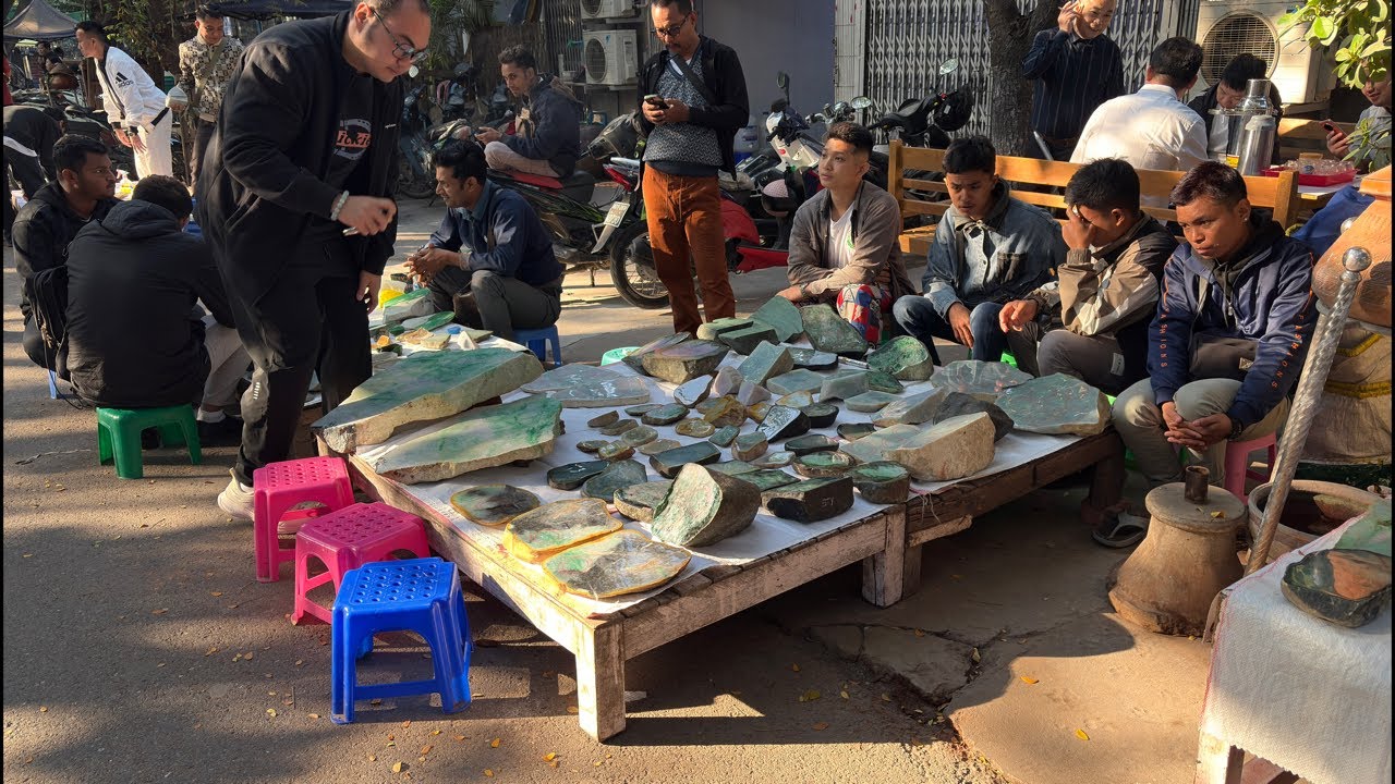 翡翠直播2026/1/18翡翠原石|緬甸曼德勒直播撿漏高端緬甸翡翠玉石、原石、賭石|角湾市场直播代購高性價比冰種翡翠、陽綠翡翠、紫玉、缅甸玉Jade collection